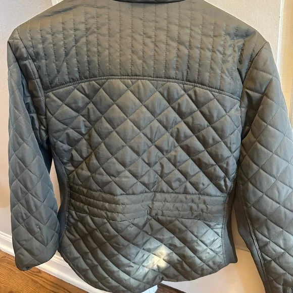 Chic Quilted Jacket in Army Green - Picture 3 of 4